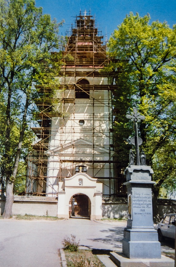 Oprava věže kostela v roce 2005